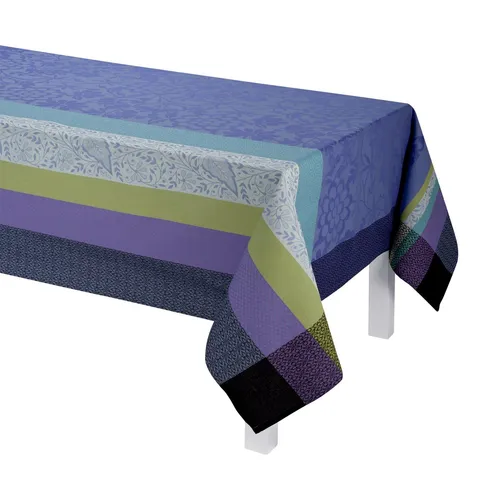 Le Jacquard Francais Tischdecke Provence Bleu Lavande 175x250 cm - Elegante, beschichtete Tischdecke aus 100% Baumwolle, jacquard-gewebt, ideal für stilvolle Anlässe und täglichen Gebrauch. Hergestellt in Frankreich mit OEKO-TEX Standard 100.