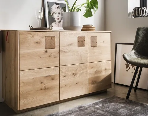 Sideboard Kommode 139x80cm aus massivem Wildeichenholz - Modernes Sideboard in natürlicher Optik, ideal für stilvolle Einrichtung. Mit 3 Türen bietet es viel Stauraum und überzeugt durch hochwertige Verarbeitung.