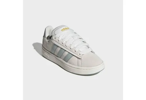 adidas Damen Grand Court Alpha 00S Schuhe, Weiß und Gold, 41 1/3 EU - Stylische Sneaker mit regulärer Passform und Schnürsenkeln. Das Obermaterial aus Synthetikleder sorgt für ein angenehmes Tragegefühl und die Cloudfoam Zwischensohle für optimale Dämpfung.