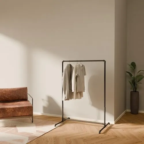 pamo. design Kleiderständer LAS – Freistehende Kleiderstange ohne Bohren - Der pamo. LAS Kleiderständer bietet flexiblen Stauraum ohne Bohren. Mit modernem Design und schicker matt schwarzer Pulverbeschichtung ist er ideal für Ihre Kleidung und schützt Ihren Fußboden.