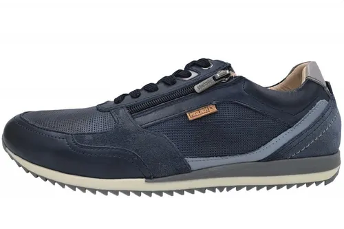 Pikolinos Herren Sneaker Liverpool aus Leder in Blau - Sportliche Eleganz: Herren-Sneaker von Pikolinos aus weichem, strapazierfähigem Leder. Gepolsterte Innensohle und ergonomische Passform sorgen für hohen Tragekomfort – perfekt für Alltag, Reisen und mehr.