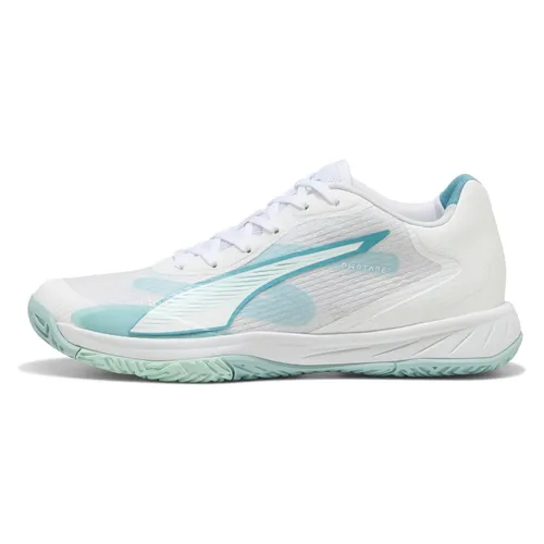 Puma Accelerate Turbo 4 W+ Game On Handballschuhe - Entwickelt für Fitness und Training, bieten diese Handballschuhe von Puma hervorragende Dämpfung und Stabilität. Mit recyceltem Obermaterial und optimalem Halt für den weiblichen Fuß sind sie ideal für Indoor-Oberflächen.