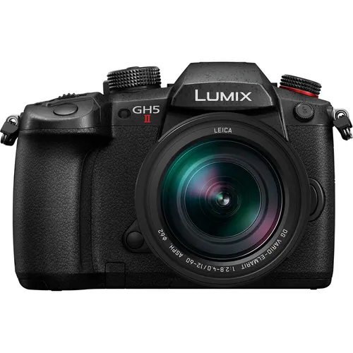 Panasonic LUMIX DC-GH5 II Systemkamera mit LEICA 12-60mm Objektiv - Spiegellose Systemkamera mit 20,3 MP und schneller Blende von f/2,8 für beeindruckende Fotos und Videos, ideal für kreative Profis und Hobbyfotografen.