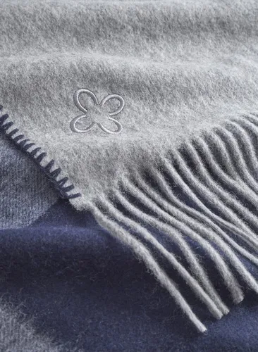 Dreieckstuch aus hochwertiger Wolle in Grau 140x140x210 cm von CODELLO