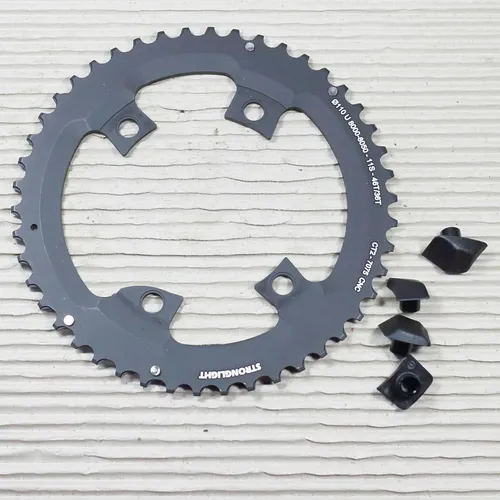 Stronglight Kettenblatt 46 Zähne 11-fach für Ultegra FC-R8000 R8050 - Kettenblatt für Rennräder mit 46 Zähnen und 110 mm Lochkreis, leicht und langlebig aus Aluminium, ideal für präzise Schaltvorgänge.