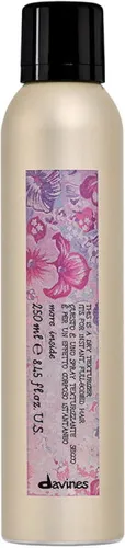 Davines More Inside Dry Texturizer 250 ml - Shampoo für volleres Haar mit lebendigem Effekt. Verleiht Struktur, beschwert nicht und ermöglicht schnelles Umstylen ohne Haarwäsche.