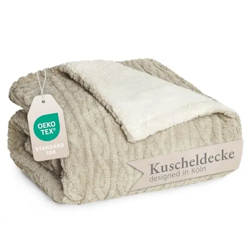 Blumtal Kuscheldecke 220x240 cm - Flauschige Zopfstrick-Optik - Bettdecken, schadstofffrei nach Oeko-TEX, extra flauschig mit Sherpa-Innenseite und in schöner Zopfstrick-Optik für ein gemütliches Zuhause.