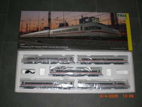 Trix H0 22971 Hochgeschwindigkeitszug ICE 4 der DB von Trix