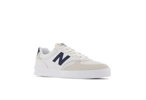 New Balance CT300 Sneaker - Hochwertige Unisex-Sneaker mit langlebigem Obermaterial aus Leder und Synthetik. Die Gummi-Sohle sorgt für Rutschfestigkeit und einen lässigen Look. Ideal für Freizeit und Büro, perfekt kombinierbar.