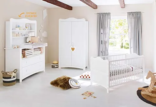 Pinolino Babyzimmer Florentina – Weiß, Kiefer, 3 Fächer, 2 Schubladen - Pinolino Babyzimmer Florentina in Weiß, teilmassiv aus Kiefer. Mit 3 Fächern und 2 Schubladen, höhenverstellbar und umbaubar zum Juniorbett – ideal für das wachsende Kind.