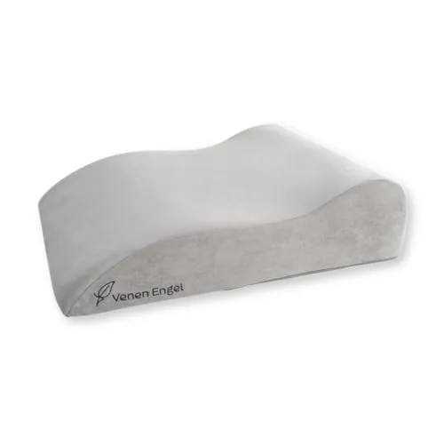Venen Engel Lagerungskissen Comfort Kissen für Beine - Erlebe mehr Komfort mit dem Venen Engel Comfort Kissen – ergonomisch geformt für die Hochlagerung von Beinen. Der waschbare Bezug sorgt für ein angenehmes Liegegefühl, während der Memory-Schaumkern sanft Druck entlastet.