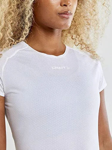 Craft Pro DRY Nanoweight Kurzarmshirt für Damen - ultraleicht und atmungsaktiv - Radunterwäsche für Frauen, speziell für Hochleistungssportlerinnen, bietet exzellentes Feuchtigkeitsmanagement und ein angenehm trockenes Tragegefühl bei intensiven Workouts.