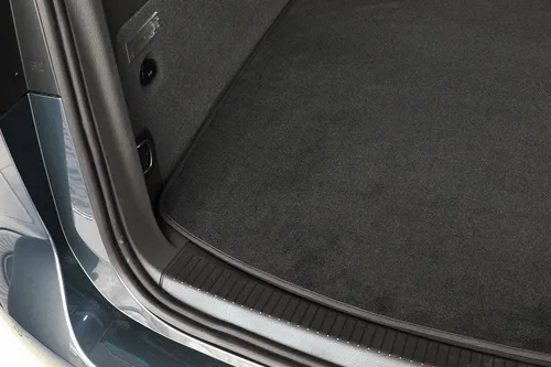 Velours Kofferraummatte für Mini Countryman F60 2017-2024 - Hochwertige Velours Kofferraummatte mit passgenauer Form für optimalen Schutz. Antirutsch und leicht zu reinigen – ideal für den täglichen Einsatz im Kofferraum.
