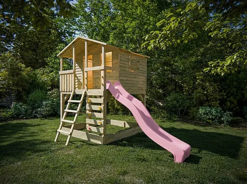 Stelzenhaus Henry mit Rutsche in Pastellrosa - Hochwertiges Stelzenhaus aus kesseldruckimprägniertem Holz, ideal für Kinder von 3-14 Jahren. Mit zwei Fenstern und einer aufregenden Rutsche für unvergesslichen Spielspaß im Freien.