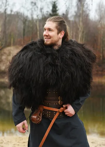 Battle-Merchant Berserker Fellumhang – Wikinger Schulterfell - Kostüm-Mäntel für Erwachsene, perfektes Accessoire für Wikinger-Darstellungen, wärmend und vielseitig einsetzbar – ideal für Mittelaltermarkt und LARP.