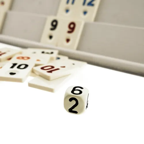 Rummikub Brettspiel aus Plastik – Okey, Rummy