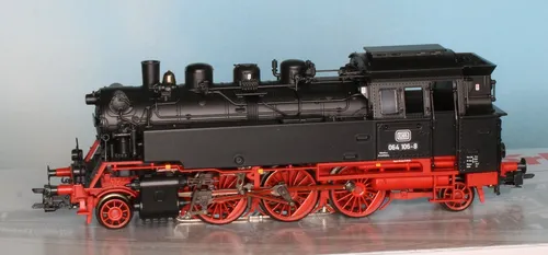 Märklin 39659 Dampflokomotive BR 064 der DB - Spur H0 Digital-Dampflok in Schwarz, ideal für Modellbahnliebhaber und Sammler, detailreiche Nachbildung der BR 064 der Deutschen Bahn.