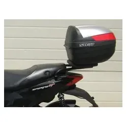 SHAD Topcase-Heckbefestigung für Aprilia SR50 Motard 2011-2019 - Top Cases & Hecktaschen, robuste Befestigungslösung für sicheren Transport und optimale Fahrstabilität.