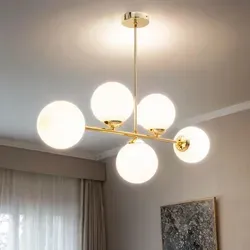 Moderne Deckenleuchte Metall Glas E27 in Gold Weiß - Lampen mit tiefhängendem Design für hohe Decken, schafft warmes Licht und eine einladende Atmosphäre über dem Esstisch, individuell gestaltbar mit E27 Leuchtmitteln.