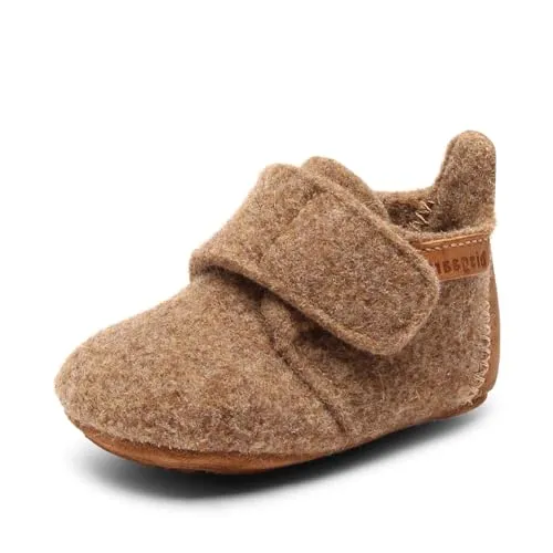 Bisgaard Unisex Kinder Baby Wool Hausschuhe, Camel, 23 EU - Hausschuhe für Mädchen aus temperaturregulierender Wolle, bieten Wärme und Komfort, mit rutschfester Sohle für sicheren Halt und verstellbaren Klettverschlüssen für eine perfekte Passform.