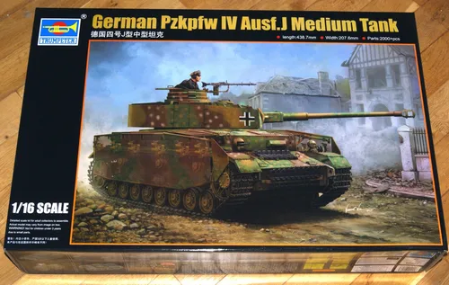 Trumpeter TR00921 921 - German Pzkpfw IV Ausf J Medium Tank Modellbausatz - Standmodellbau: Panzer, detaillierter Plastikmodellbausatz für alle Erfahrungsstufen, ideal für Militärfahrzeug-Enthusiasten.