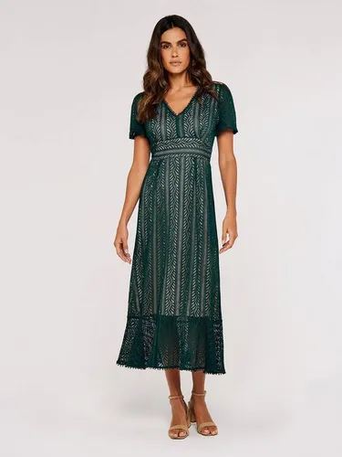 Stylisches Apricot Maxikleid in grün mit Spitze - Modisches Sommerkleid in L (40) aus leicht figurformendem Material, ideal für besondere Anlässe oder entspannte Tage.