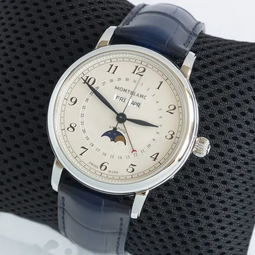 MONTBLANC Herrenuhr Automatik MB118516 Star Legacy – Elegante Armbanduhr - Elegante Automatik-Armbanduhr für Herren mit hochwertigem Edelstahlgehäuse und schwarzem Lederarmband. Saphirglas und Swiss Made Uhrwerk für höchste Präzision. Ideal für besondere Anlässe.