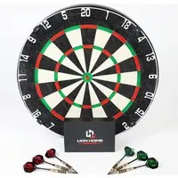 LION HOME SPORTS Sisal Steeldartscheibe 45cm mit 6 Dartpfeilen & Aufbewahrungsbox - DARTS: Perfekt für spannende Turniere zu Hause! Die langlebige Sisal Dartscheibe mit verstellbarem Zahlenring sorgt für präzise Treffer und Freude beim Spiel. Komplettset mit Pfeilen und Aufhänger inklusive!