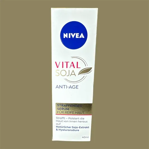 NIVEA Vital SOJA Anti-Age Serum mit Hyaluronsäure (40 ml) - Anti-Faltenprodukte, straffendes Serum mit Hyaluronsäure für eine sichtbar jüngere Haut und intensive Feuchtigkeit.