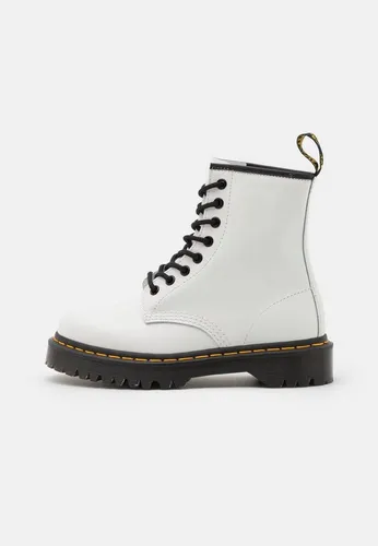 Dr Martens 1460 Bex Damen Stiefel - 8 Ösen Schnürsenkel in Weiß - Wanderschuhe aus hochwertigem Leder, ideal für stilvolle Abenteuer und Komfort auf jedem Terrain. Erhältlich in den Größen UK 3-8.