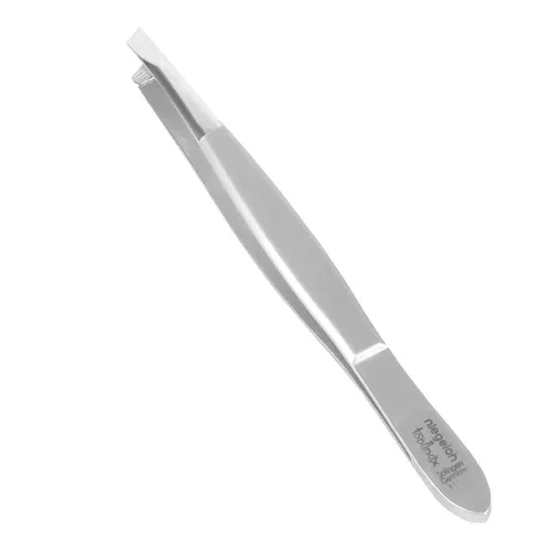 Niegeloh Solingen Pinzette, schräg, rostfrei, TopInox - Hochwertige schräg zulaufende Pinzette aus rostfreiem Edelstahl (9 cm) für präzises Fassen von Haaren und kleinen Partikeln. Ergonomisches Design für komfortable Nutzung und Langlebigkeit. Ideal für den professionellen Einsatz in der Pflege.