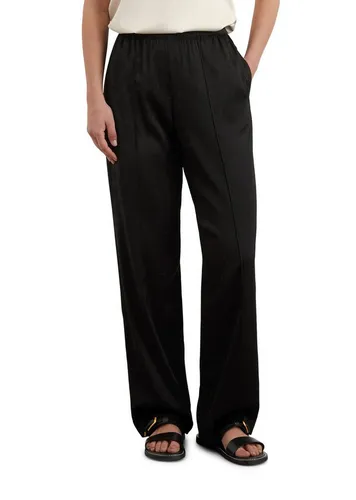 Chinohose MARC O'POLO aus Viskose-Stretch, Damen - Stoffhose in elegantem Schwarz, gefertigt aus einem luxuriösen Viskose-Elasthan-Mix für höchsten Tragekomfort und eine entspannte Passform. Ideal für besondere Anlässe oder als stilvolles Alltagsoutfit.