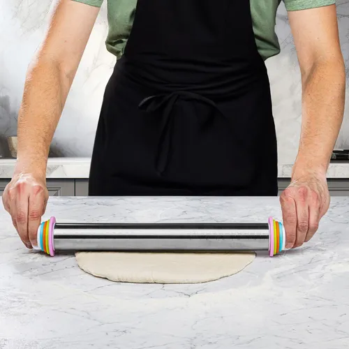 Gravidus Teigroller mit Abstandsringen aus Edelstahl - Nudelholz mit vier farbigen Abstandsringen für individuelle Teigstärken, ideal für präzises Ausrollen und perfekte Backergebnisse. Hochwertiger Edelstahl sorgt für Langlebigkeit und einfache Handhabung.