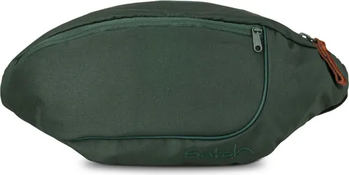 satch Cross Hip Bag Pure Forest Green - Gürteltasche für Kids, leicht und stylisch, aus 100% recyceltem Polyester, wasserabweisend und reflektierend, ideal für Schule und Freizeit.