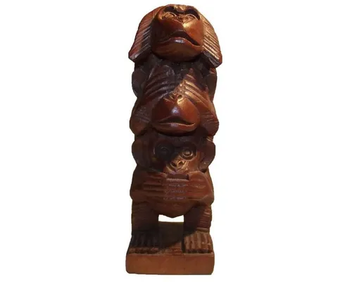Handgeschnitzte Holzfigur 3 Affen - Abstrakte Skulptur aus Suar-Holz - Einzigartige handgefertigte Holzfigur mit 3 Affen, ideal zur Dekoration für jedes Zimmer. Die abstrakte Form und das warme Braun des Suar-Holzes verleihen Ihrem Zuhause einen besonderen Charme.
