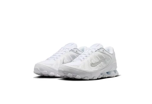 Nike Sportswear Reax 8 Sneaker – Komfort und Stil vereint - Die Nike Reax 8 Sneaker bieten durch innovative Technologie eine optimale Kombination aus Komfort und Stabilität. Perfekt für den sportlichen Alltag und vielseitig kombinierbar.