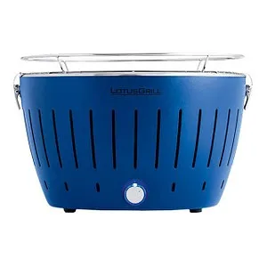 LotusGrill G34 U Blau - Tragbarer Grill mit Lüfter - Grill für bis zu 5 Personen, mit integriertem Lüfter für schnelles Anheizen und gleichmäßige Wärmeverteilung. Robuste Edelstahlteile und schlagfester Kunststoff für hohe Langlebigkeit.