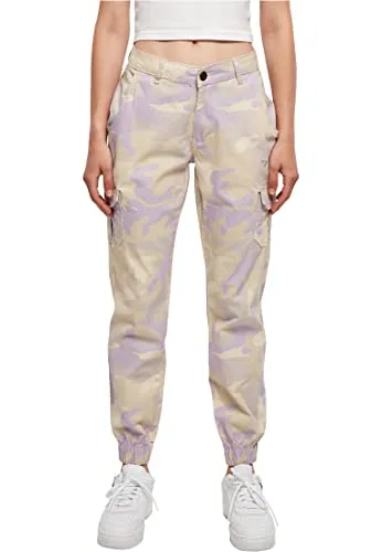 Urban Classics Damen High Waist Camo Cargo Pants - Damen-Hosen mit idealer Passform und reichlich Stauraum durch zwei Cargo-Taschen sowie seitliche und Gesäßtaschen für praktischen Einsatz.