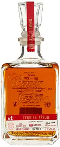 Gran Cava de Oro Tequila AÑEJO 100% de Agave Azul 0,7l - Hochwertiger Añejo Tequila aus 100 % blauer Weberagave, mindestens 1 Jahr in Eichenfässern gereift. Komplexer Geschmack mit Noten von Karamell und Vanille, ideal für puren Genuss oder als stilvolles Geschenk.