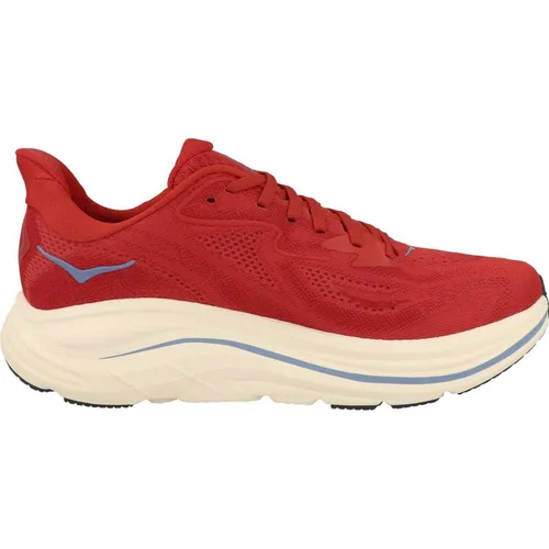 HOKA Herren Laufschuhe CLIFTON 10 – Optimaler Komfort - Der Clifton 10 bietet erstklassige Dämpfung für Ihr tägliches Training. Mit verbesserter Passform und atmungsaktivem Obermaterial sorgt er für ein angenehmes Laufgefühl.