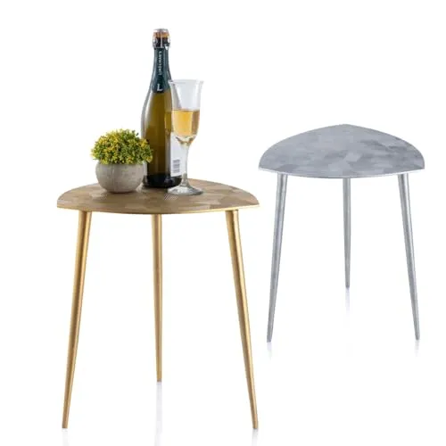 Amagohome Beistelltisch Alster - Dreieckiger Dekotisch aus Aluminium - Stylischer Couchtisch aus massivem Aluminium im Used Look, handgefertigt und einzigartig. Ideal als Dekotisch für Blumen oder als Ablagetisch für Bücher und mehr.
