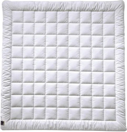 billerbeck Kunstfaserbettdecke 520 ALCANDO® - Bettdecken für Sommer und Winter, allergikerfreundlich und pflegeleicht bei 60°C, mit hochwertiger AIRSOFT®-Füllung für optimalen Schlafkomfort