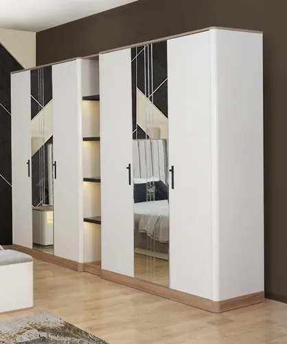 Kleiderschrank mit verspiegelten Außentüren in Weiß