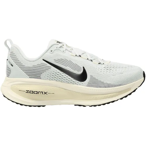 Nike Herren Vomero 18 Laufschuh weiß 45.0 - Laufschuhe mit innovativer Dämpfung, ideal für maximalen Komfort und ein federndes Laufgefühl. Atmungsaktives Mesh-Obermaterial sorgt für kühlen Tragekomfort.