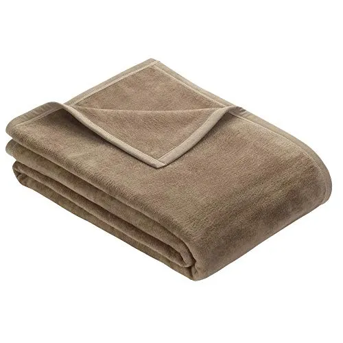 Ibena Berlin Wolldecke 150x200 cm - Premium Kuscheldecke Hellbraun - Bettdecken: Hochwertige Baumwollmischung, pflegeleicht und vielseitig einsetzbar – ideal als Sofadecke, Tagesdecke oder für gemütliche Abende.