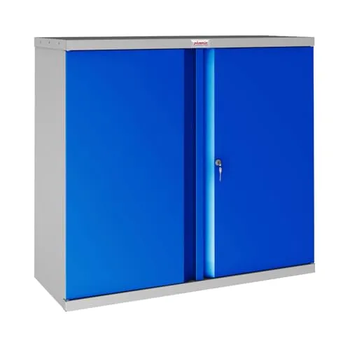 Phoenix SC-Serie SC1010GBK Schreibwarenschrank mit 2 Türen und Schlüsselschloss - Robuster Schreibwarenschrank für Büros, ausgestattet mit Schlüsselverriegelung und höhenverstellbaren Einlegeböden. Ideal für die sichere Aufbewahrung von Dokumenten und Aktenordnern.