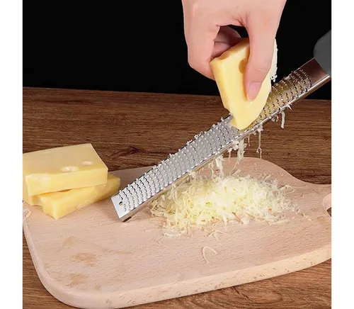 BAYLI Pizzaschneider Zitronenreibe aus Edelstahl, Parmesanreibe [32,5 cm], Ingwerreibe