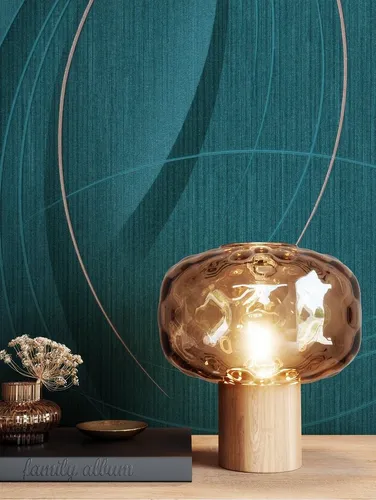 NEWROOM Vliestapete Blau Glamour - Glänzende Mustertapete mit Metallic-Linien - Tapeten mit modernem Design in Blau und Gold, lichtbeständig und hochwaschbeständig. Inkl. Tapezier-Ratgeber für ein perfektes Ergebnis.