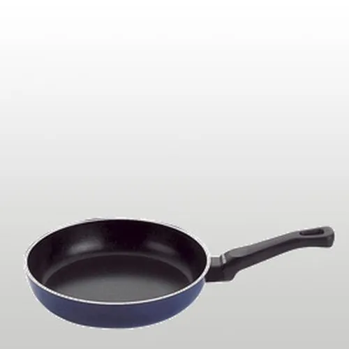 Kelomat Bratpfanne Gusto Azur Ø22 cm - Antihaft Schwarz - Pfannen - Die GUSTO Spezialpfanne von KELOMAT bietet eine hochwertige Antihaftbeschichtung für müheloses Garen und Anbraten, ideal für schnelle Gerichte und kleine Portionen.