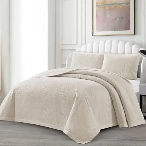 Tagesdecke Set Ezgi Überwurf Decke 3-Teilig 240 x 250 cm Beige für 2 Personen - Hochwertiges Tagesdecken-Set in eleganter Beige-Optik, ideal für gemütliche Abende. Perfekt für 2 Personen und vielseitig einsetzbar in jedem Wohnraum.